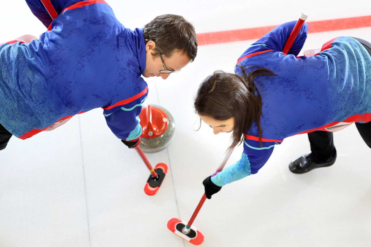 Strategies on Ice: Curling Fundamentals and Tactics